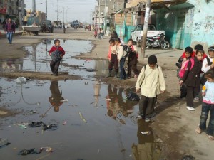 هكذا تغتال الطفولة ... من يعرض هؤلاء الاطفال لانتقال العدوي والامراض اليهم - اوراق عربية