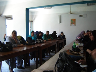 المشاركات في الندوة