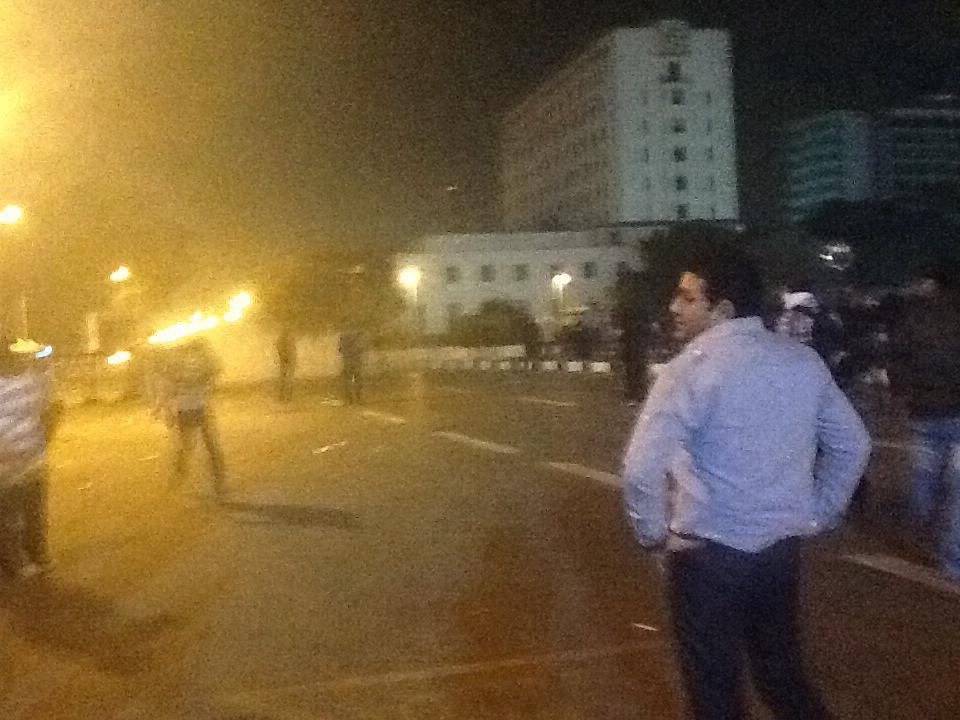 اطلاق كثيف للغاز بميدان التحرير الأن - اوراق عربية