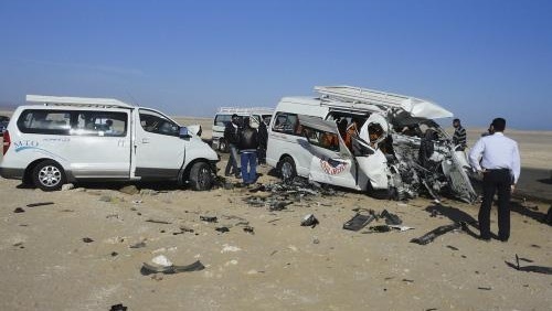 Photo of إصابة 4 أشخاص ومصرع زوجة مدير أمن الوادي الجديد السابق في حادث تصادم بالمنصورة