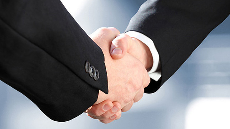 Photo of ضعف قوة المصافحة يدل على احتمال الإصابة بالجلطة