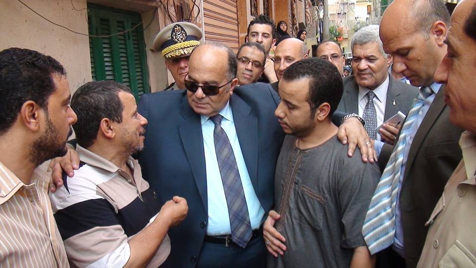 Photo of محافظ الدقهلية يؤدي واجب العزاء في شهداء الإرهاب