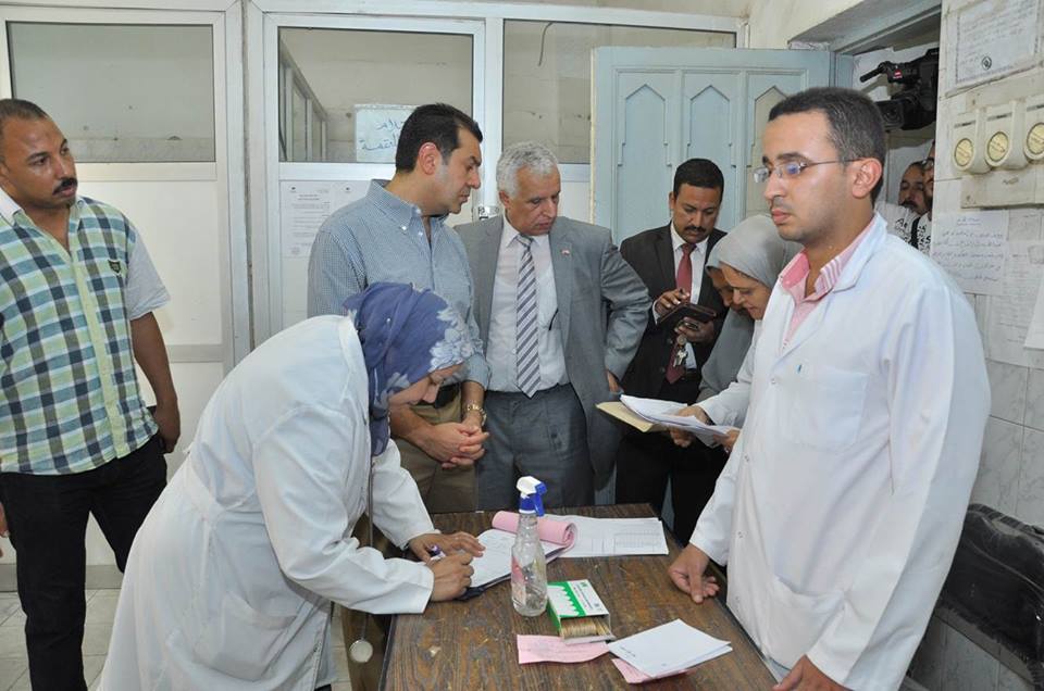 Photo of محافظ أسيوط يفاجئ مستشفى الحميات للاطمئنان على مرضى الاجهاد الحرارى