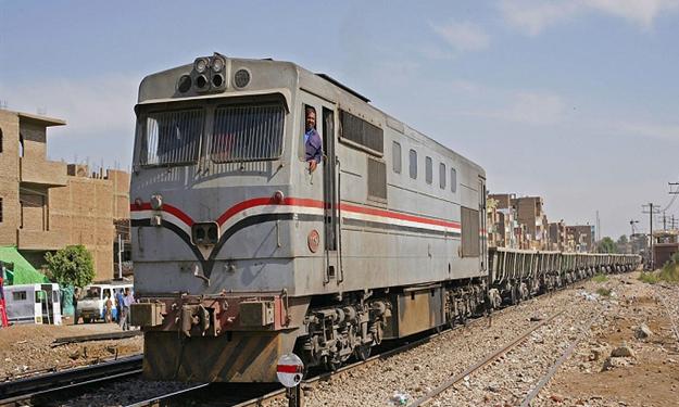 Photo of محافظ أسوان : صرف خمسة آلاف لأسرة المتوفي وألف للمصابين في  “حادث مزلقان دراو ”