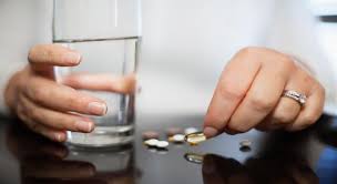 Photo of ثلاث أطعمة لا تتناولها مع الدواء