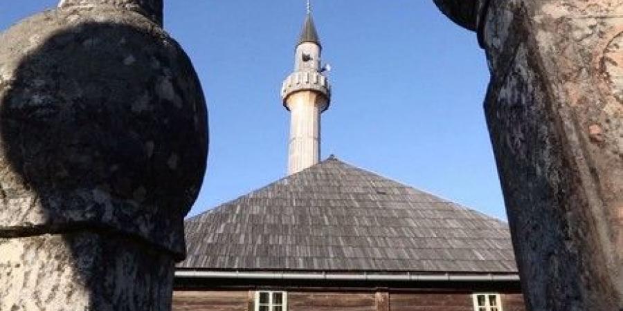 Photo of مسجد كامل من الخشب مُثبت بلا مسمار  يصمد علي مدار 180 عام بالبـوسنـة