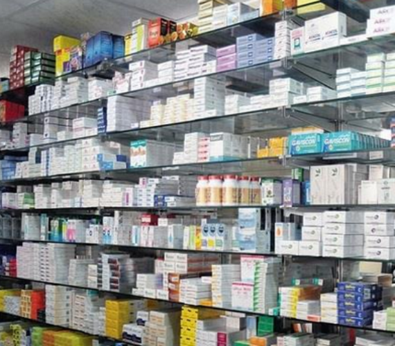 Photo of زيادة أسعار 980 صنف من الأدوية الخاصة بمناقصات وزارة الصحة والدولة تتحمل الزيادة