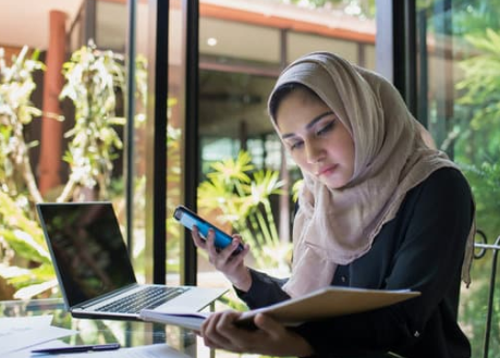 يوم المرأة العالمي - أوراق عربية