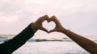 Photo of مدحت حجاج يكتب لأوراق عربيه….. ( حالة حب )