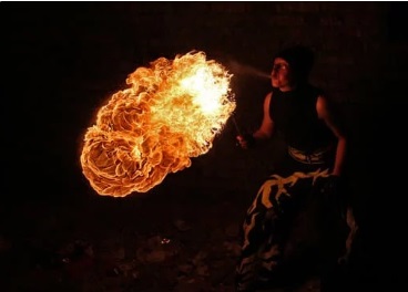 شحص ينفخ بالنار - أوراق عربية